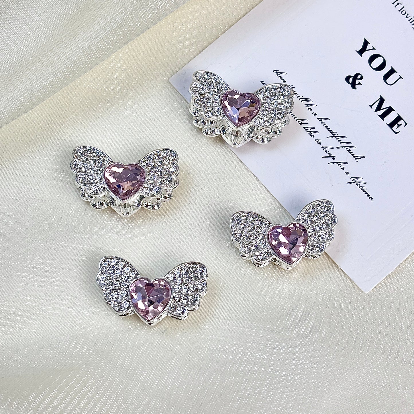 ハート型の精巧な小物