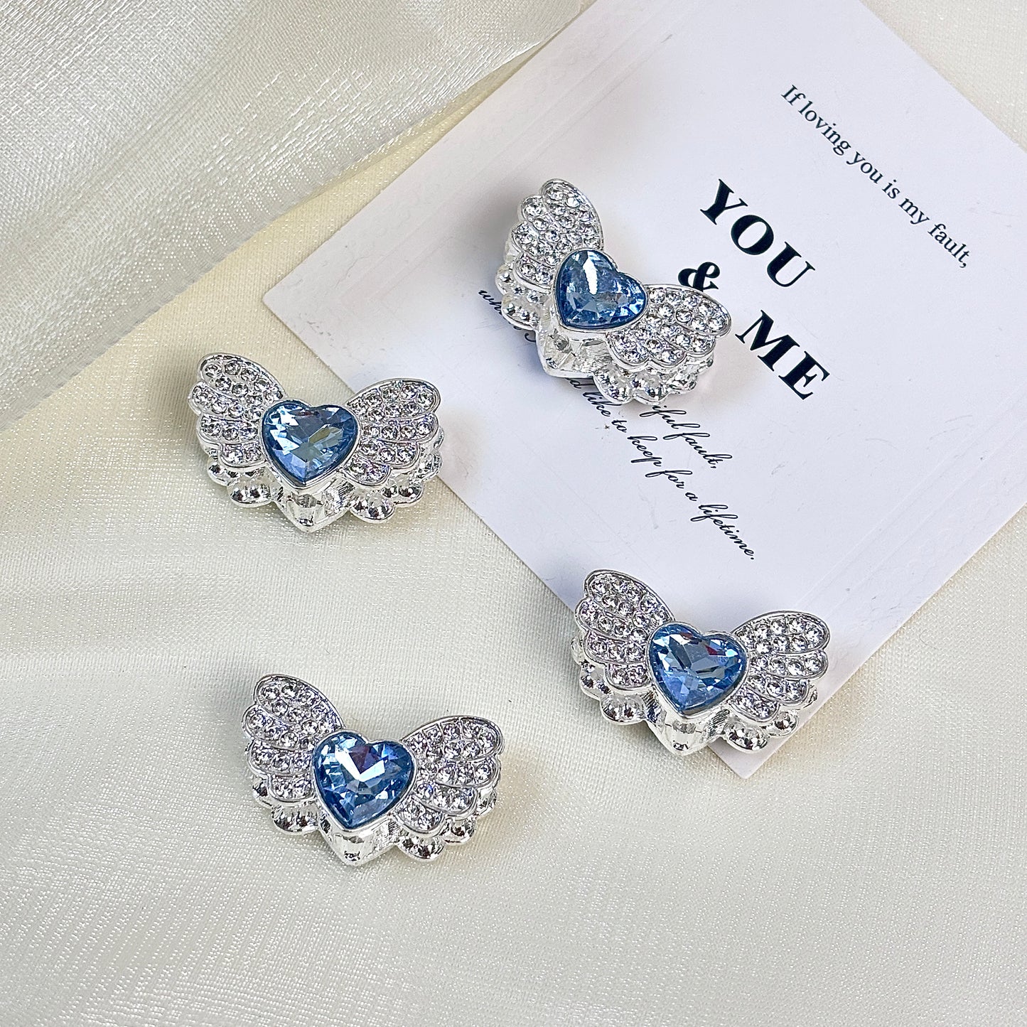 ハート型の精巧な小物