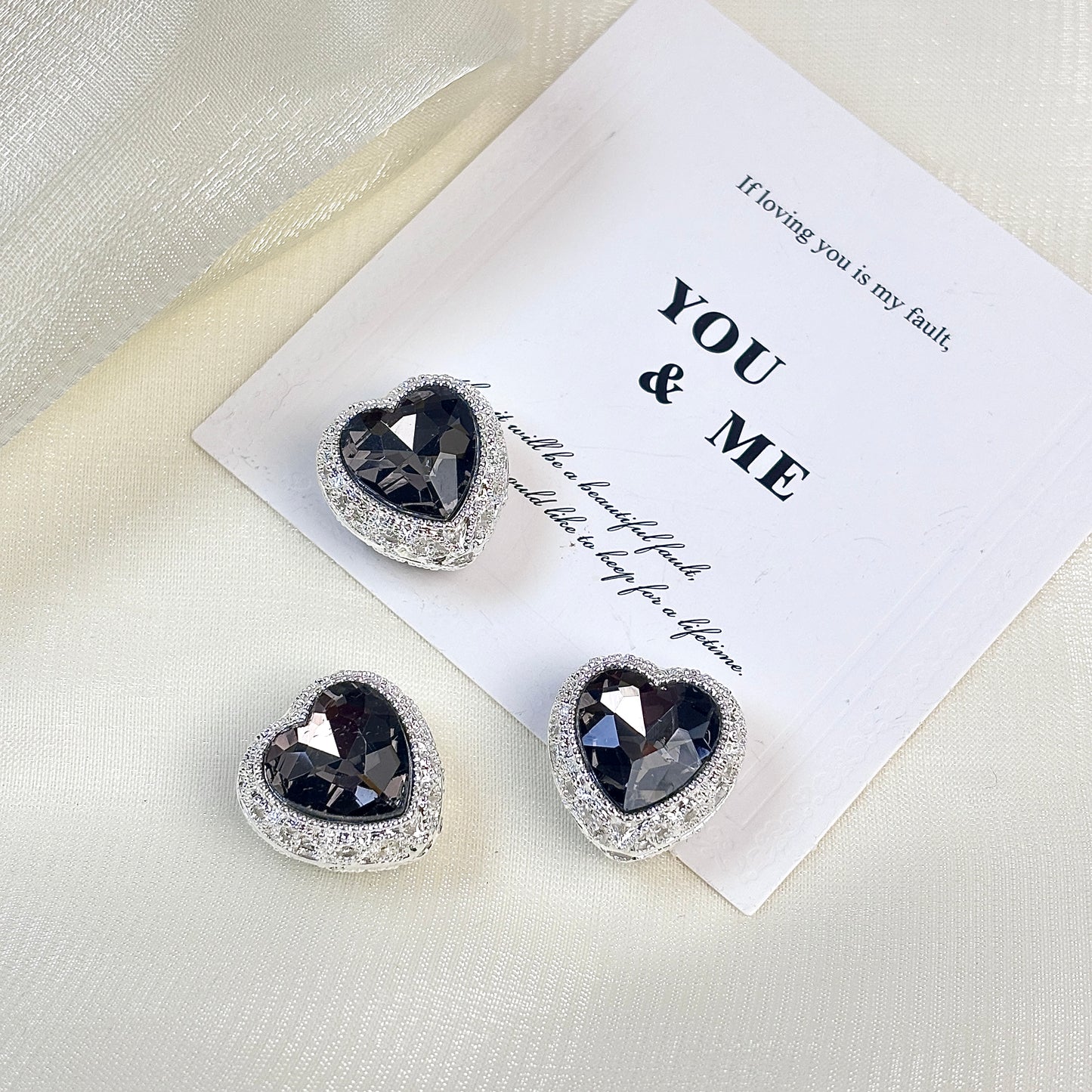 ハート型の精巧な小物