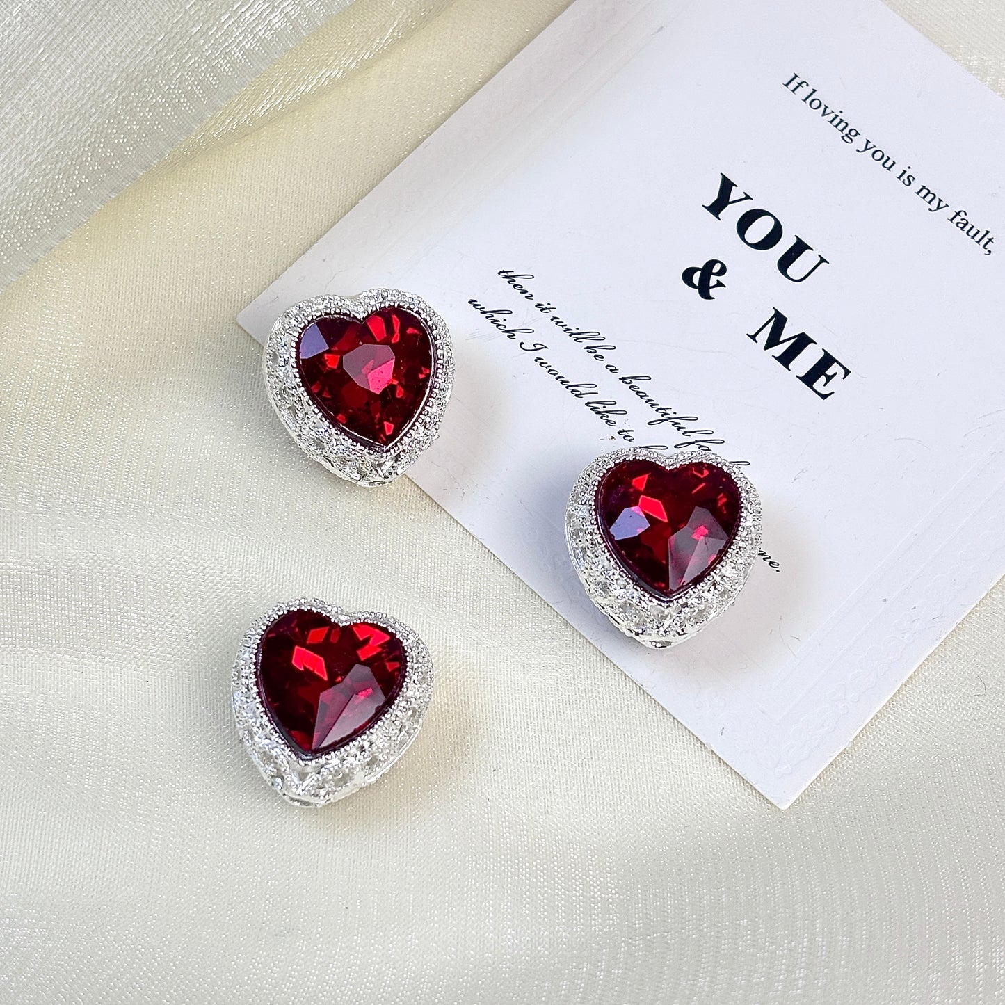 ハート型の精巧な小物