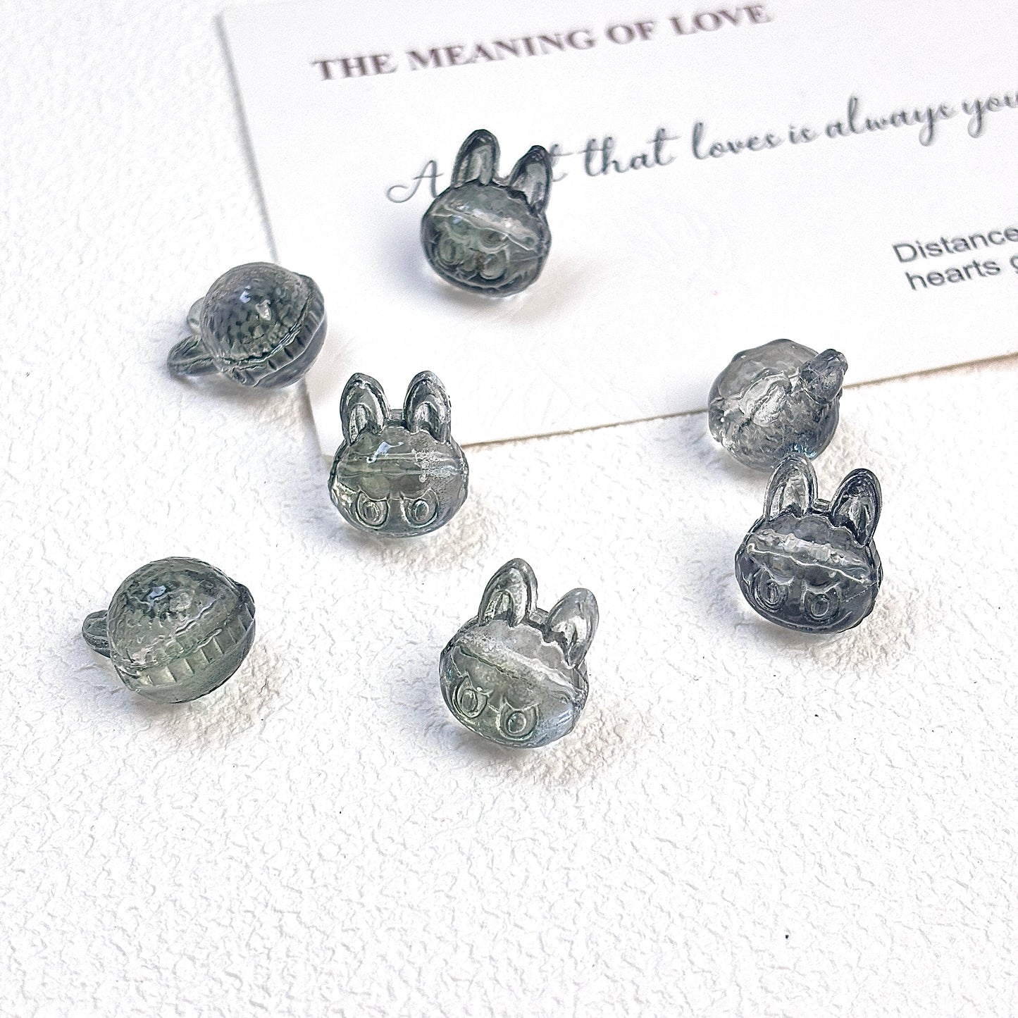 labubuガラスアクセサリー